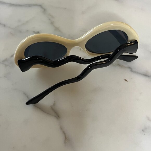 Urban Outfitters Birdie Wavy Round Sunglasses In Cream - Picture 4 of 5
